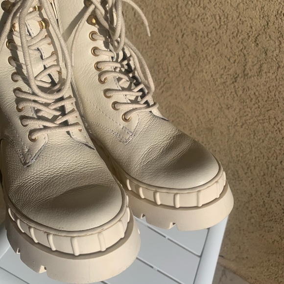Vince Camuto white leather lug sole booties size 7 - Picture 12 of 16